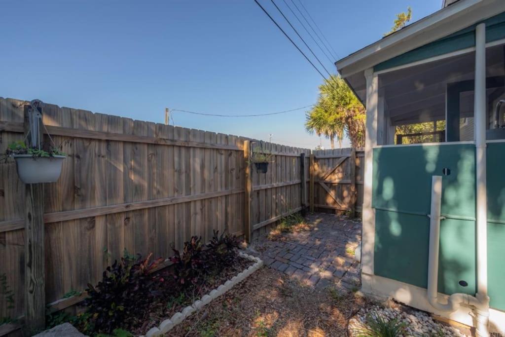 Serene Beachy Bungalow With Large Screened Porch! Tampa Exterior foto