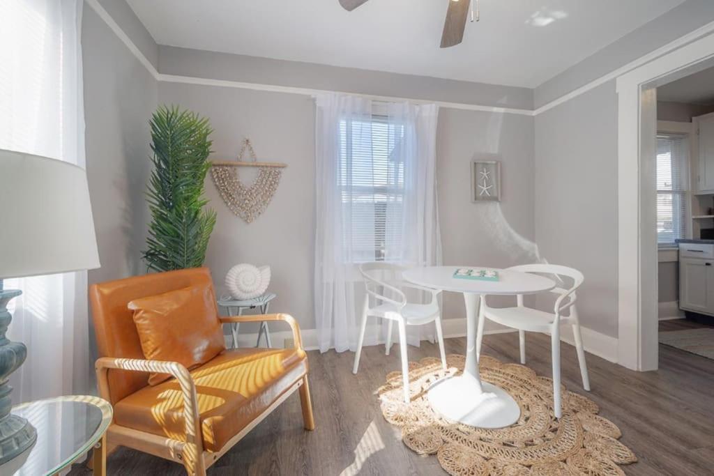 Serene Beachy Bungalow With Large Screened Porch! Tampa Exterior foto