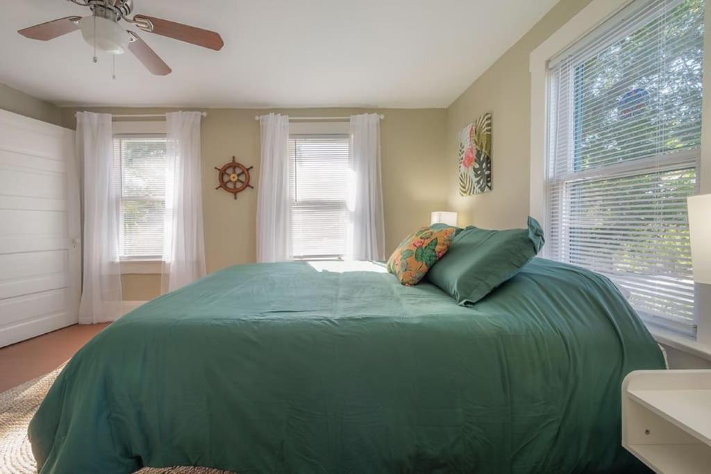 Serene Beachy Bungalow With Large Screened Porch! Tampa Exterior foto
