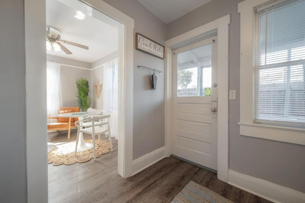 Serene Beachy Bungalow With Large Screened Porch! Tampa Exterior foto